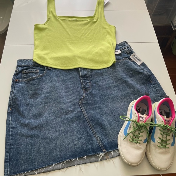 Bright Green Crop Tank - Picture 7 of 7